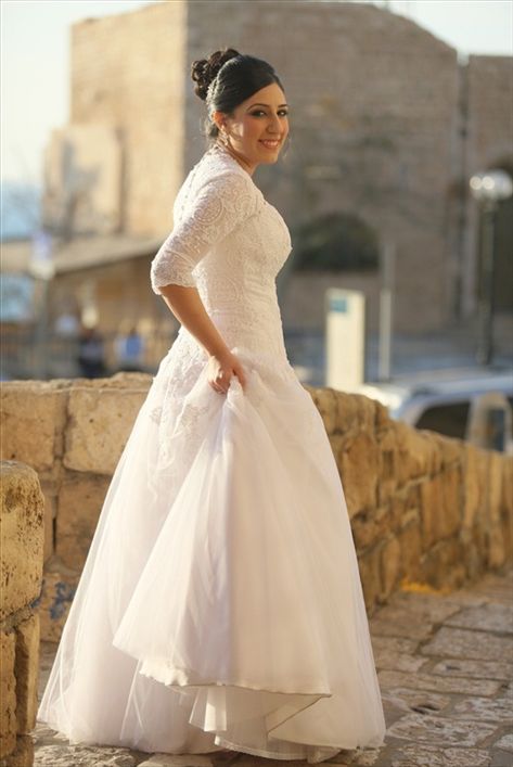 <b>(שמלת כלה: יעקב דוק, איפור: ורד ספיבק, שיער: ורד ספיבק, צילום: טלי קצורין)</b>