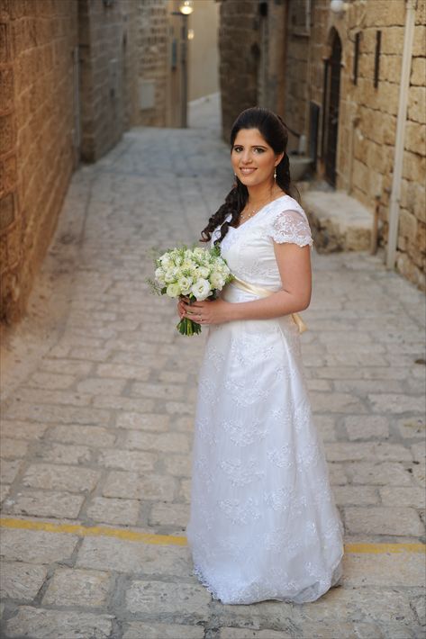 <b>(שמלת כלה: בריידל שואו, איפור: טל לחמן מלכה, שיער: טל לחמן מלכה, צילום: )</b>