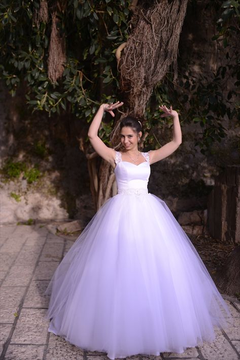 <b>(שמלת כלה: ביאטריס, איפור, שיער, צילום: )</b>