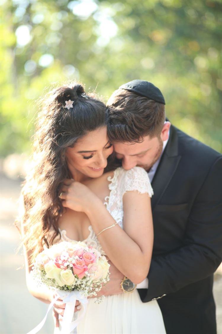 מלכת הלייקים של וואלה! מזל טוב התחתנה 1